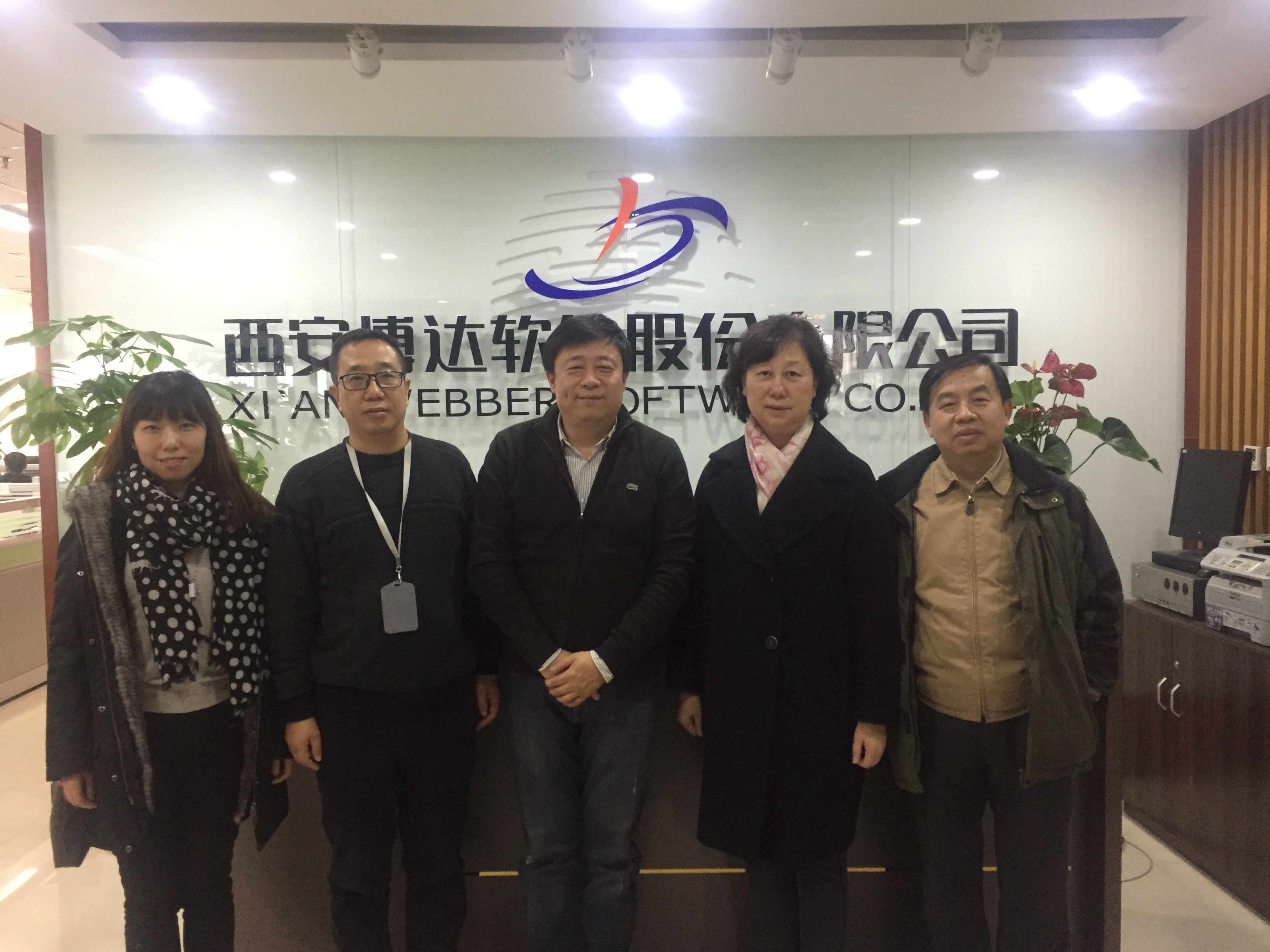 在公司董事长魏小立,副总经理王逸杰的陪同下,李亚红副巡视员一行参观
